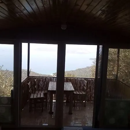 בקתה Deniz Manzarali Doganin Icerisinde Ahsap Ev *